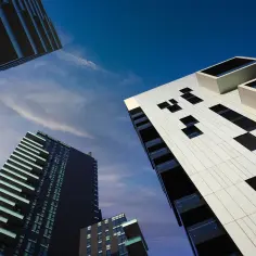 Jak obliczyć wartość nakładów na nieruchomość i uniknąć strat finansowych