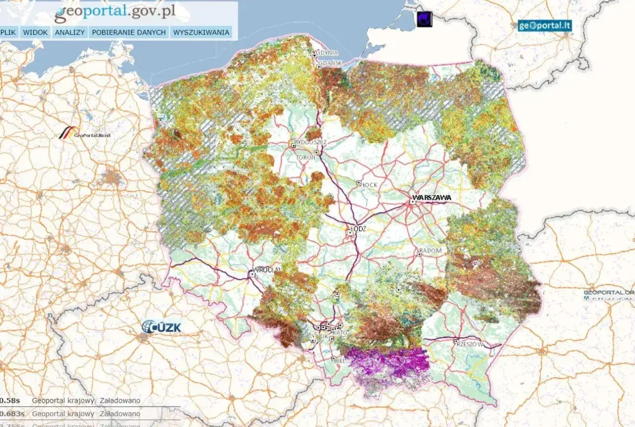Mapa Polski z zaznaczonymi obszarami gruntów ornych w różnych kolorach. Widoczne miasta: Warszawa, Łódź, Wrocław, Toruń, Gdańsk.