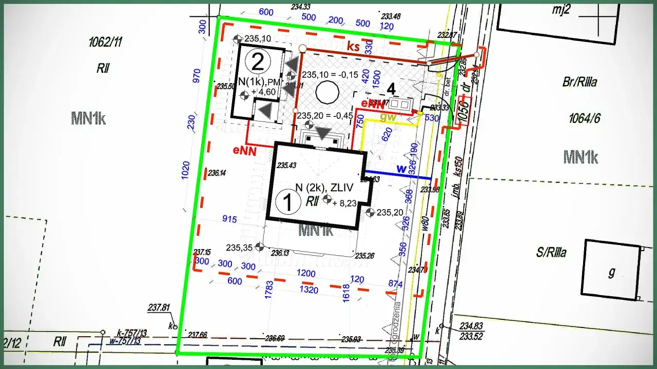 Mapa do celów projektowych z zaznaczonymi budynkami (1, 2, 4) i granicami działek.
