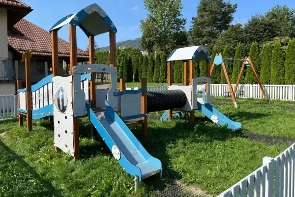 Plac zabaw na działce - Pozwolenie czy zgłoszenie? Sprawdź!