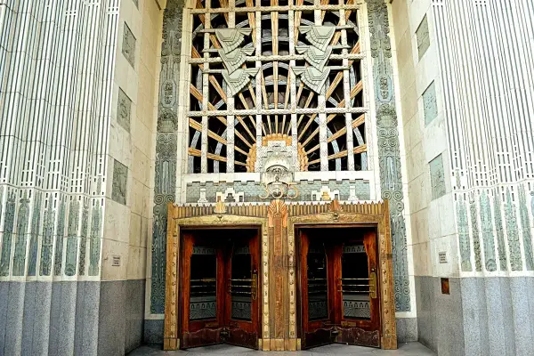 Architektura art déco - Jak rozpoznać styl i na co uważać przy zakupie?